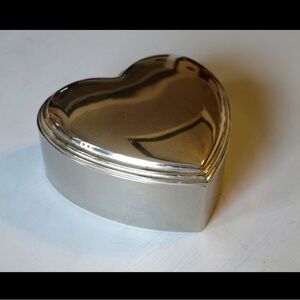 Vntg Silver Plate Heart Shaped Jewelry/Keepsake Box w/Blue Velvet Lining